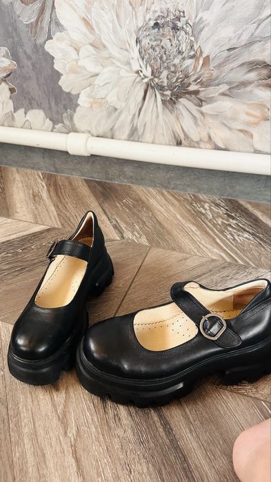 Продаются туфли для девочек.