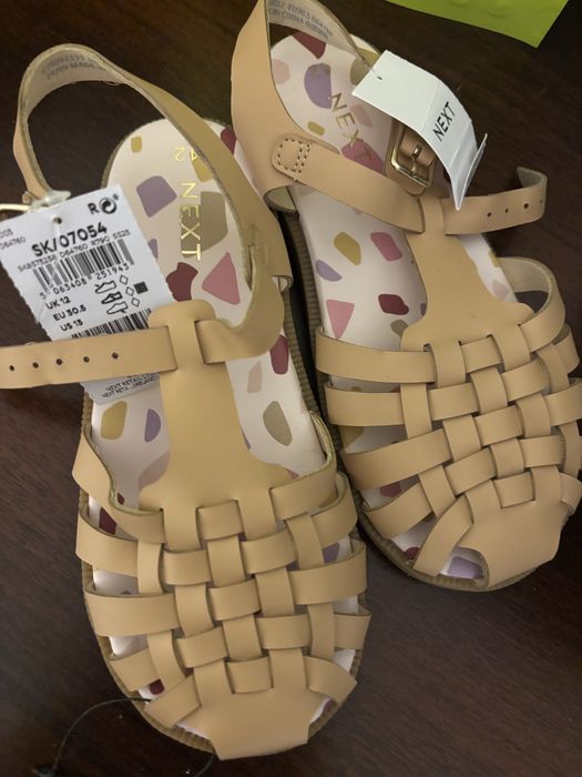 Продам детскую обувь