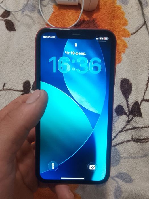 Продам айфон 11