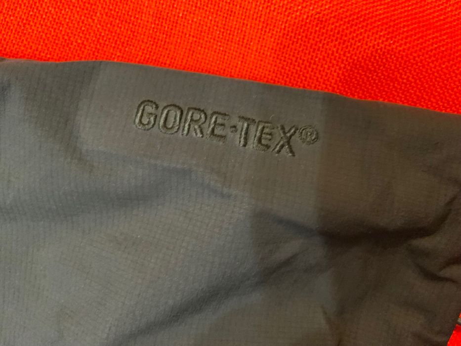 Norrona gore-tex-оригинлно дамско яке 36 с
