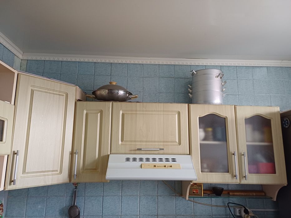 Продам кухонную гарнитуру б/у