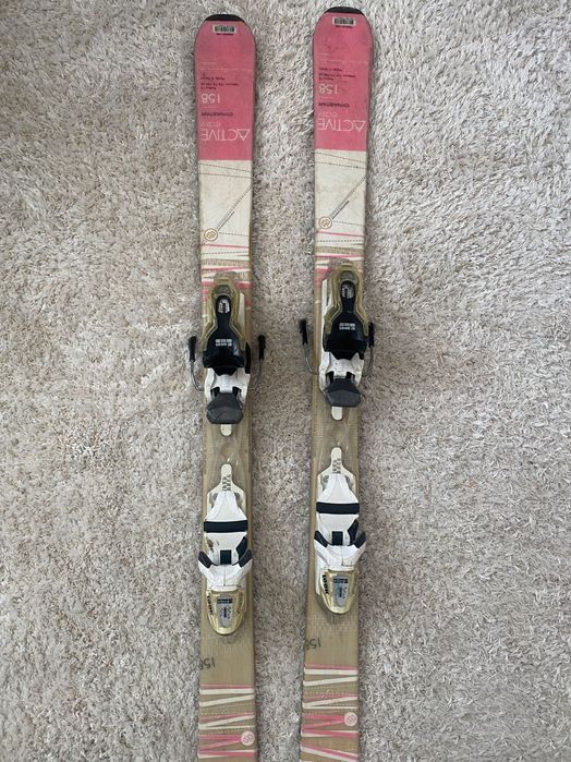 Schiuri și clăpari (mărimea 36) pentru fete. Se vând împreună.