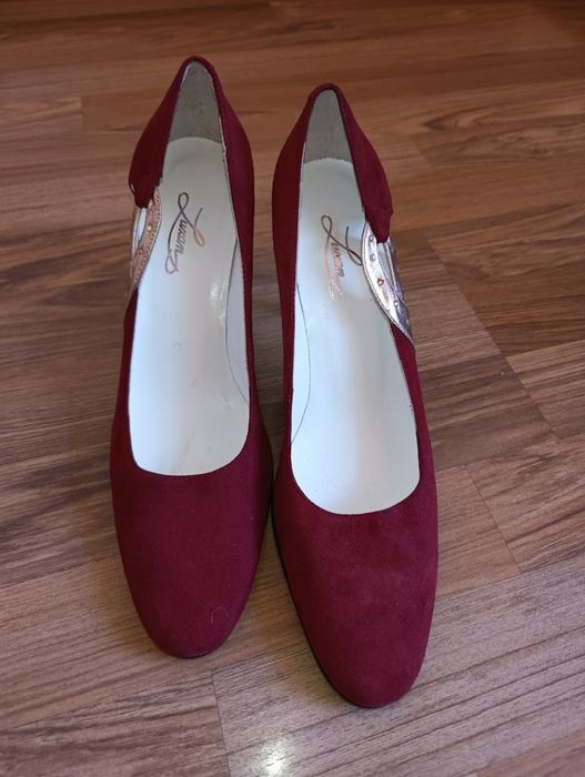 Продам замшевые туфли