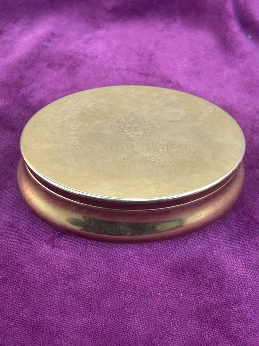 Cutie aurie de bijuterii