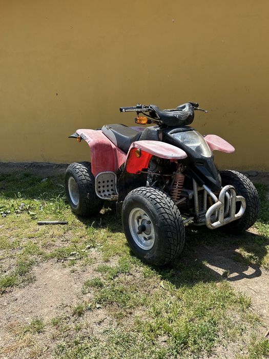 Atv Suzuki de 300 cc de vânzare este defect preț este  negociabil
