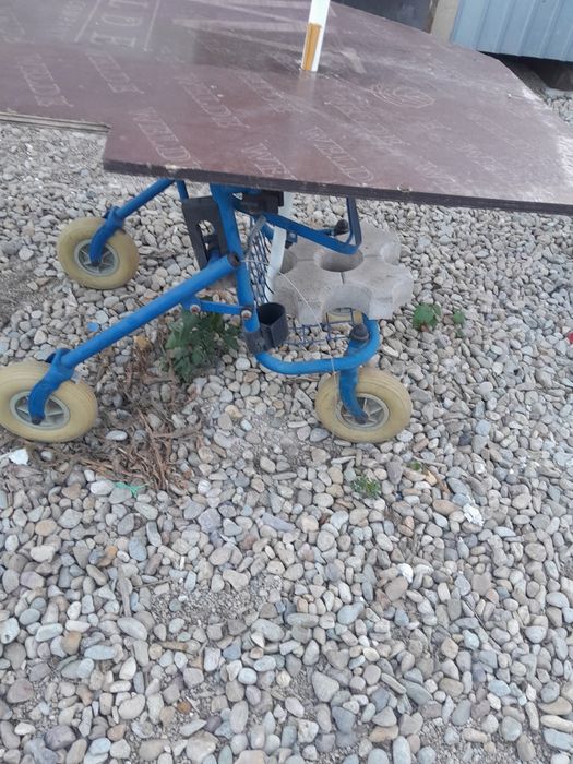 Masa exterior cu roti