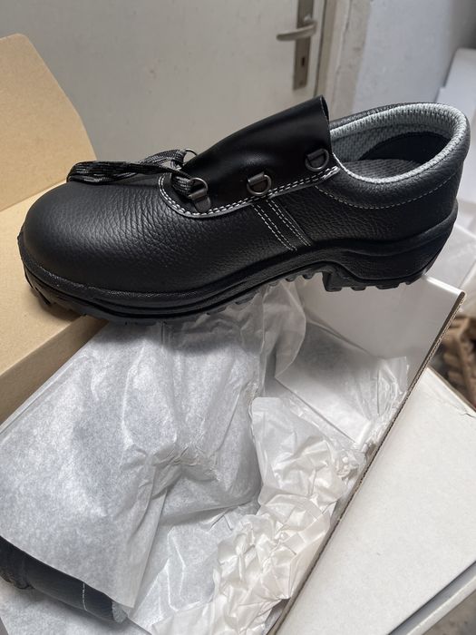 Предпазни обувки, различни размери, НОВИ!