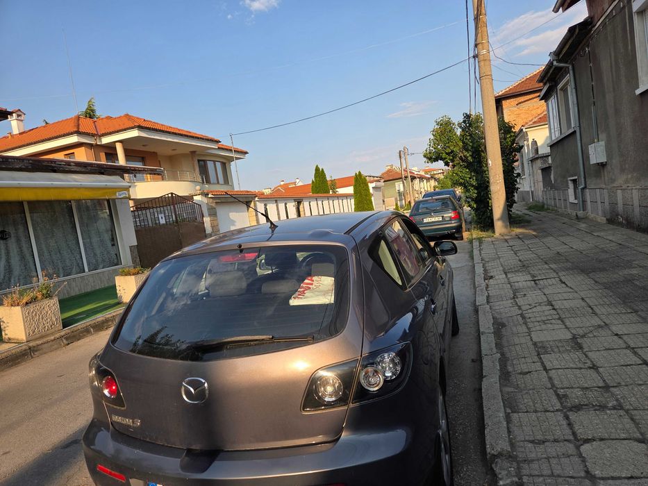 Продавам лек автомобил Мазда 3 в добро съснояние