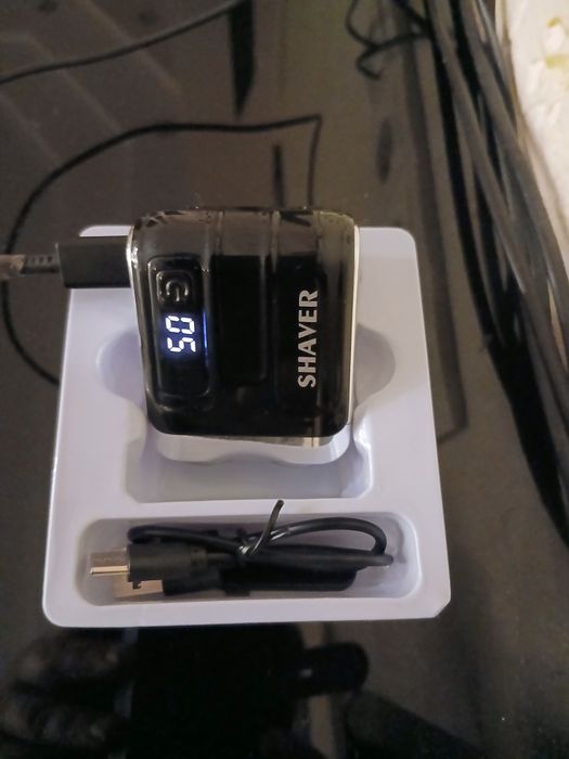 Продам новую маленькую бритву на аккумуляторе!
