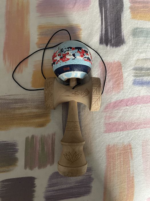 Kendama ET cu tama   T-BOW