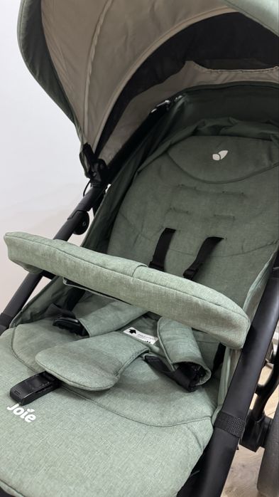 Всесезонная коляска Joie