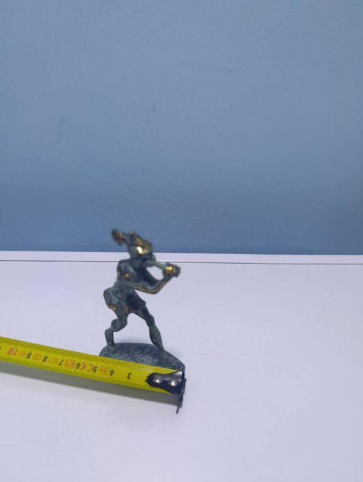 Бронзова фигурка на флейтиста на ловеца на плъхове