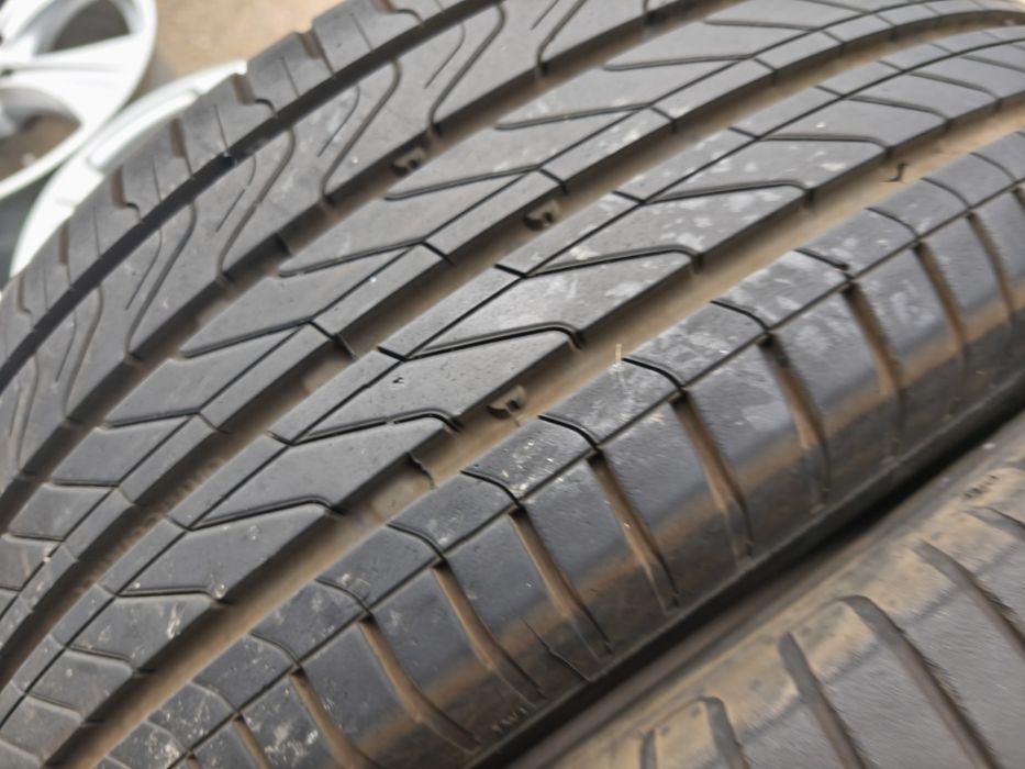 215/60/17" 4бр Continental ultra contact,dot2322,6-7mm