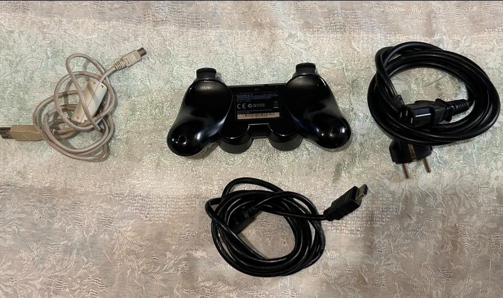 Vând PlayStation 3 Phat