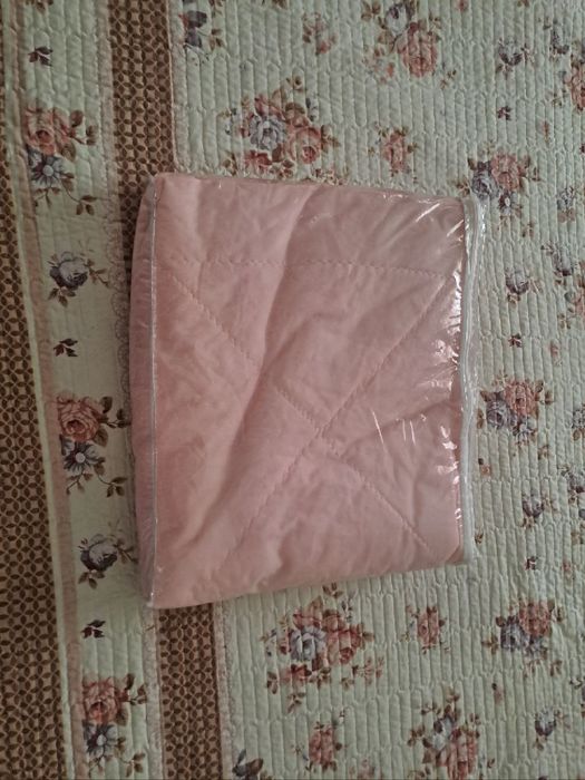Срочно продается стеганное новое покрывало для 2ух спальной кровати