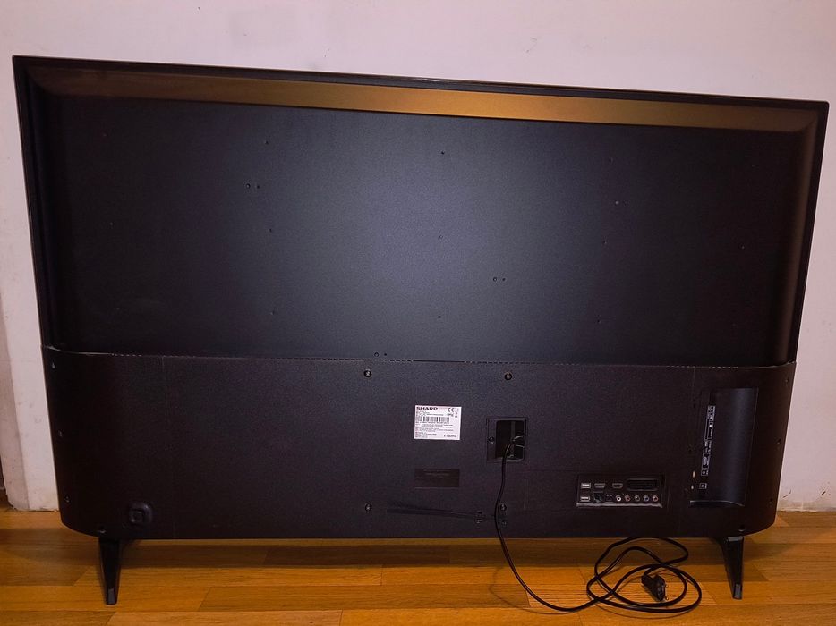 Sharp Smart TV model 50UI7422E  -  4K -127 cm diagonala