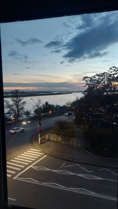 Ofer spre închiriere apartament cu 3 camere