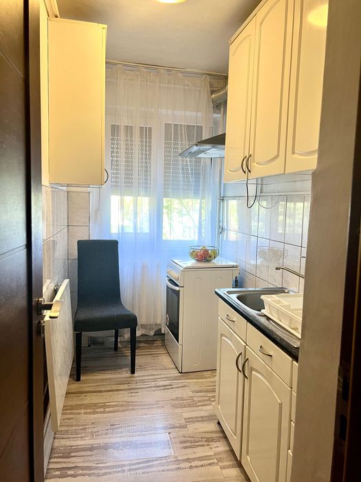 Persoană fizică închiriez ap 3 camere, Et 1, stația Fortuna. A.Vlaicu