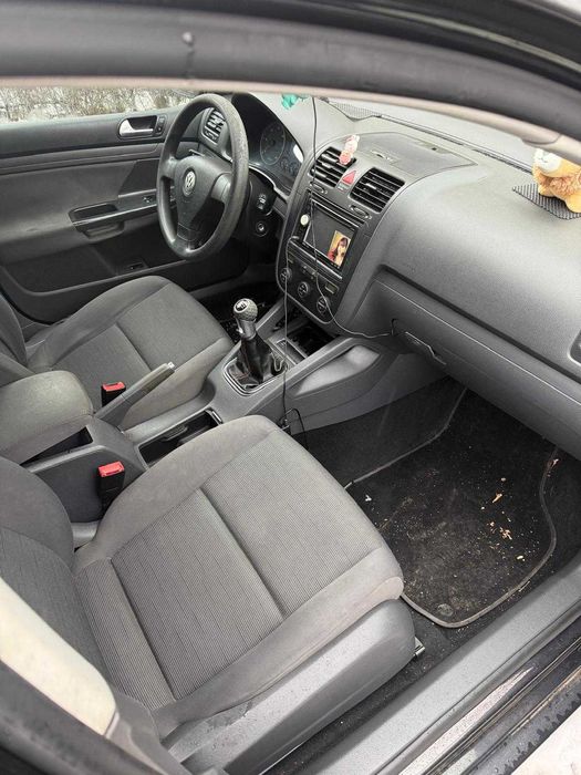 Vând Volkswagen Golf V, an fabricație 2008, motor 1.9 TDI.