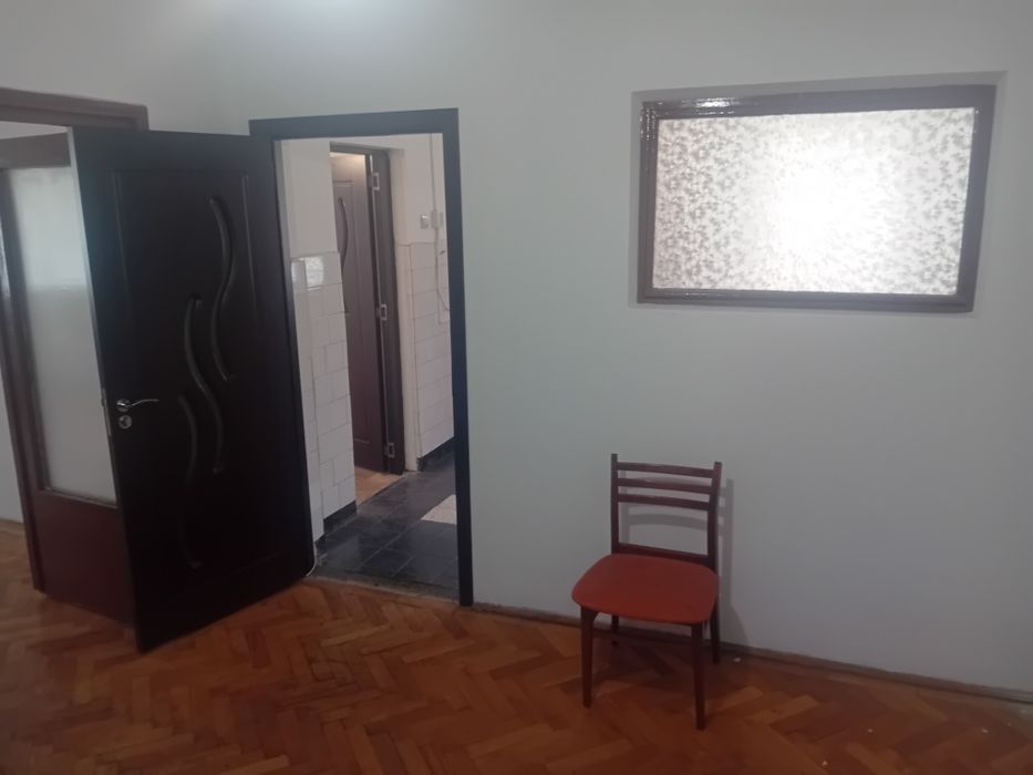 AP 3 Cam B-dul Traian la H-uri parter inalt 65mp balcon centrala boxa