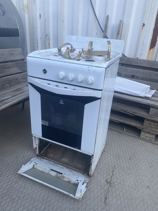 Продам газовую плиту