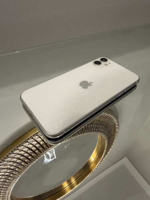 Продам Айфон 11