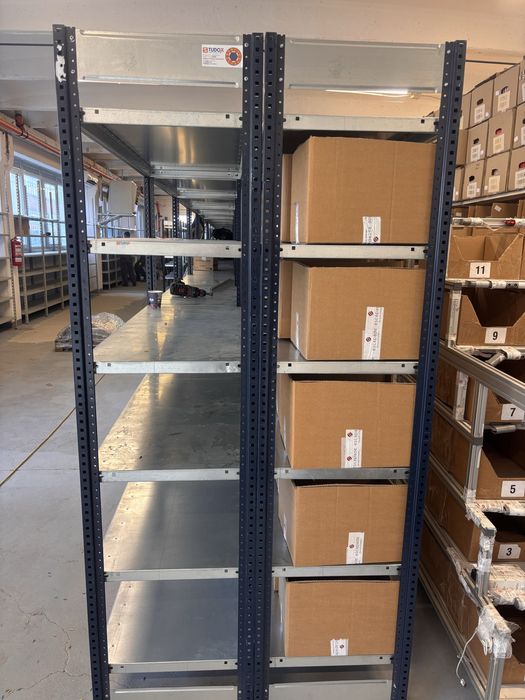 Rafturi cu polite zincate