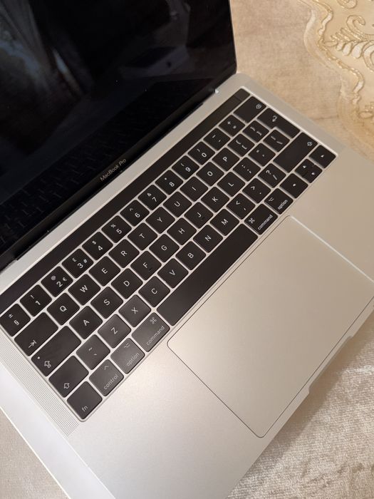 MakBook Pro sotiladi