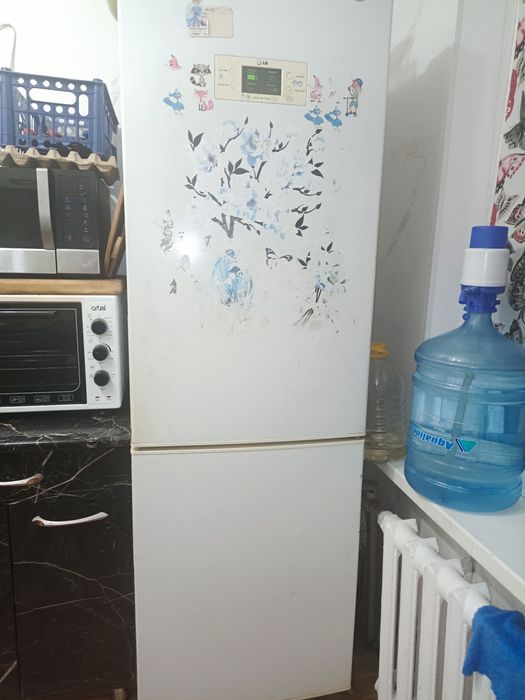 Холодильник сатылады.Бағасы 50 000