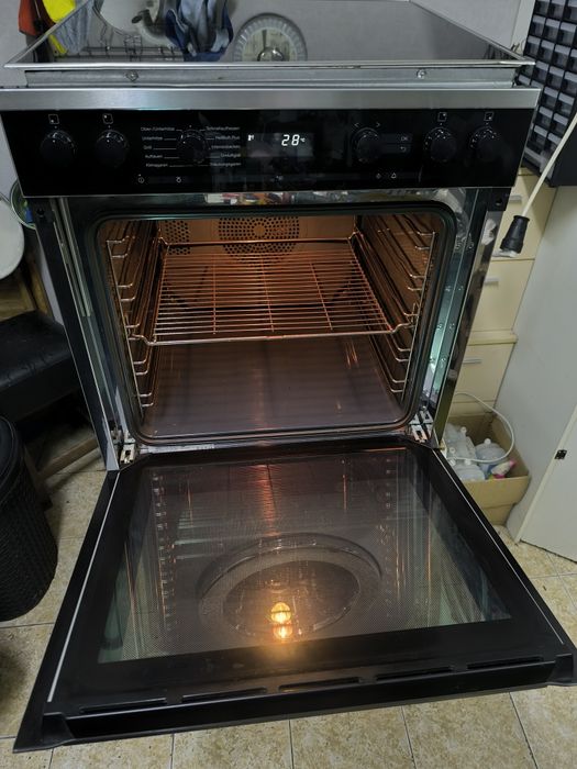 Фурна с котлони Miele H6160E - 76литра  с функция пара.