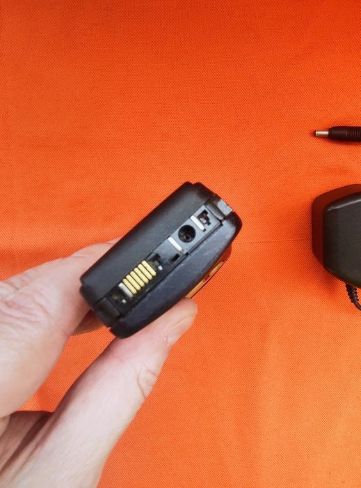 Nokia 5110  + incarcator ( decodat, baterie Noua,lb.romana)