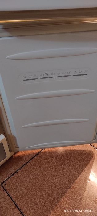 Продается двухкамерный холодильник