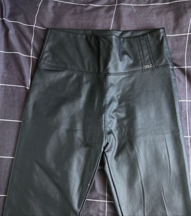 Pantaloni imitatie piele marime S/M