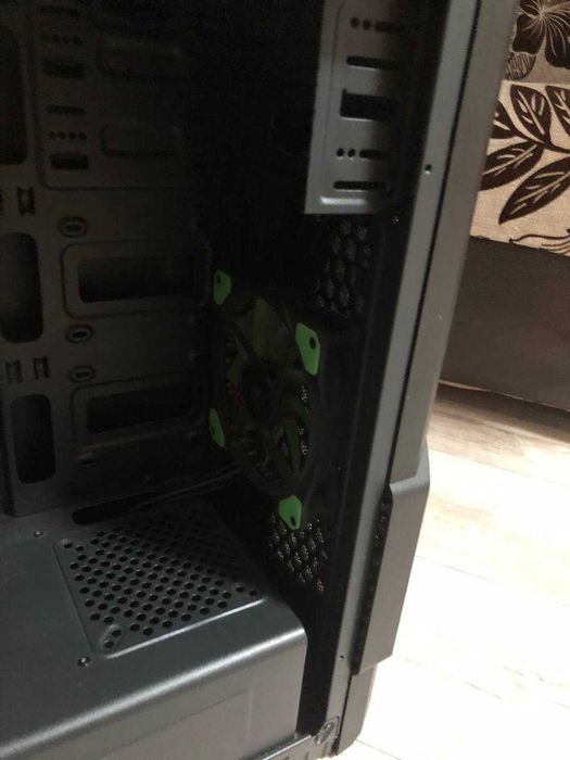 Корпус AeroCool с 2 кулерами