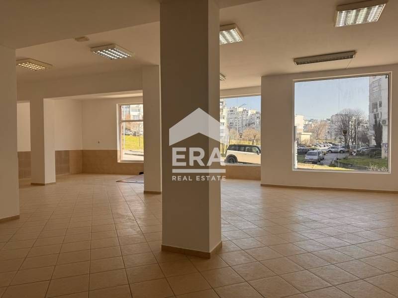 Търговско помещение след основен ремонт, с голяма витрина, за под наем