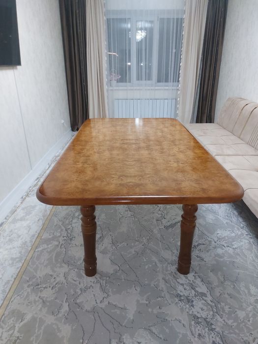 Продаётся стол .