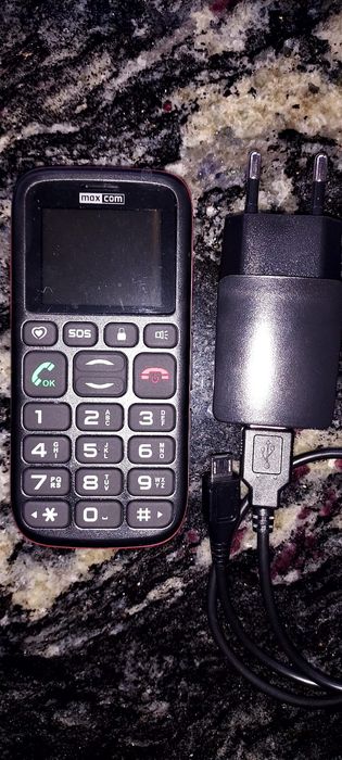 Telefon nou cu încărcător