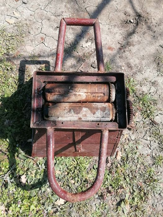 Ретро Машина за грозде. Цена в Евро