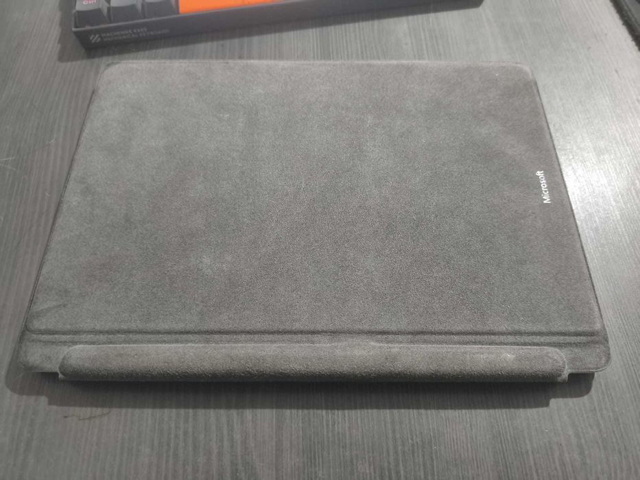 Microsoft Surface Pro 8 i5 / 16GB / 256GB + tastatură + stylus