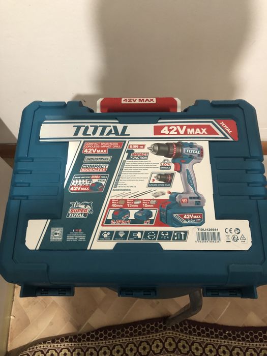 Шруповерт дрел total