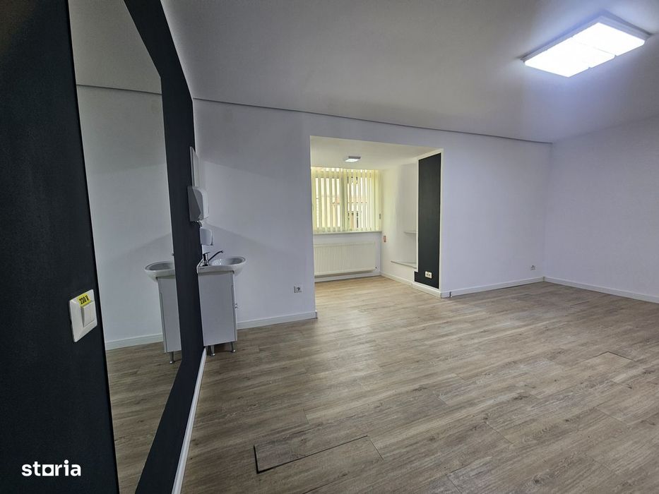 Inchiriez spatiu pentru birou , avocat, salon, diverse aplicatii