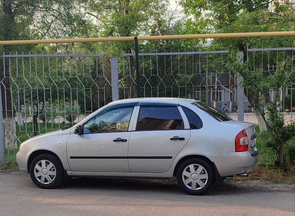 Продаю Lada Kalina седан