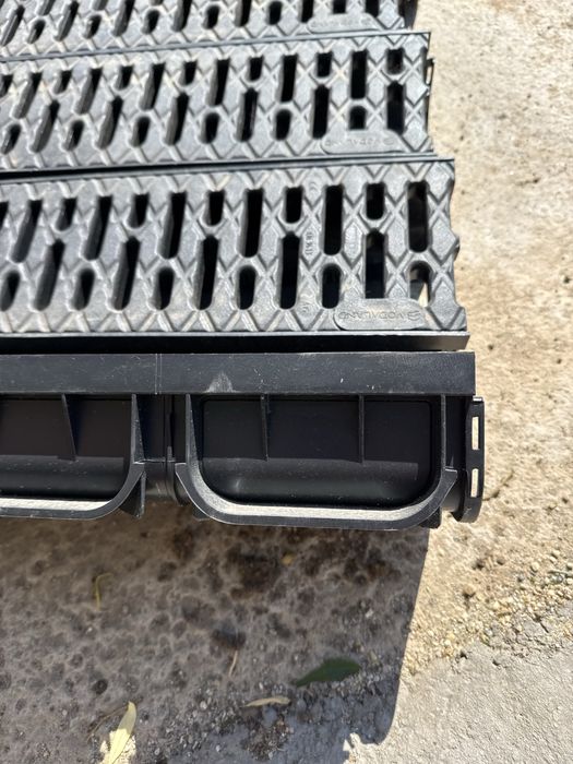 Rigola plastic Vodaland, pietonala, exterioara, pentru scurgere apa pluviala, cu gratar polipropilena, A15, 1000 x 125 x 70 mm, negru