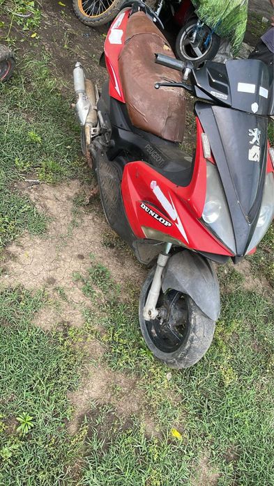 Dau scuterul asta si mai am un aprilia scarabeo porneste merge le dau la schimb pe un scuter atv