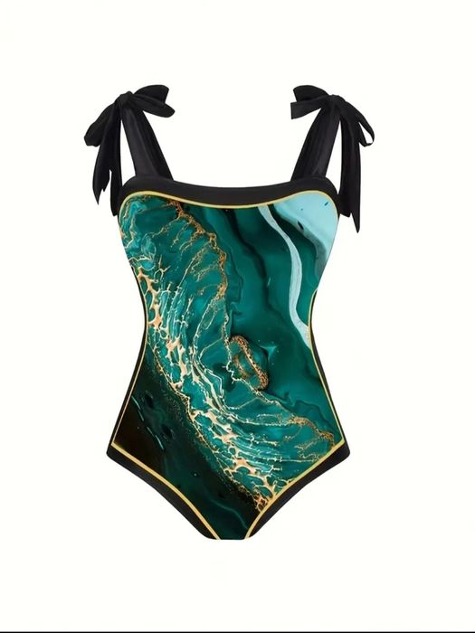 Цял бански и парео.