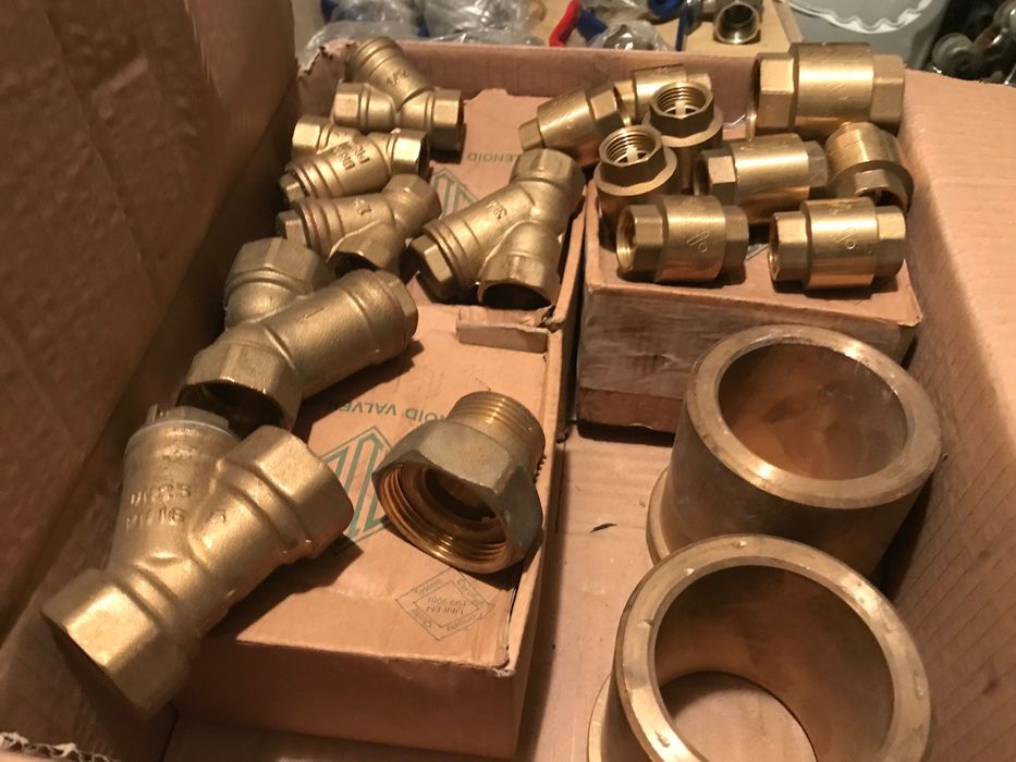 Спирателни кранове фитинги магнит вентили