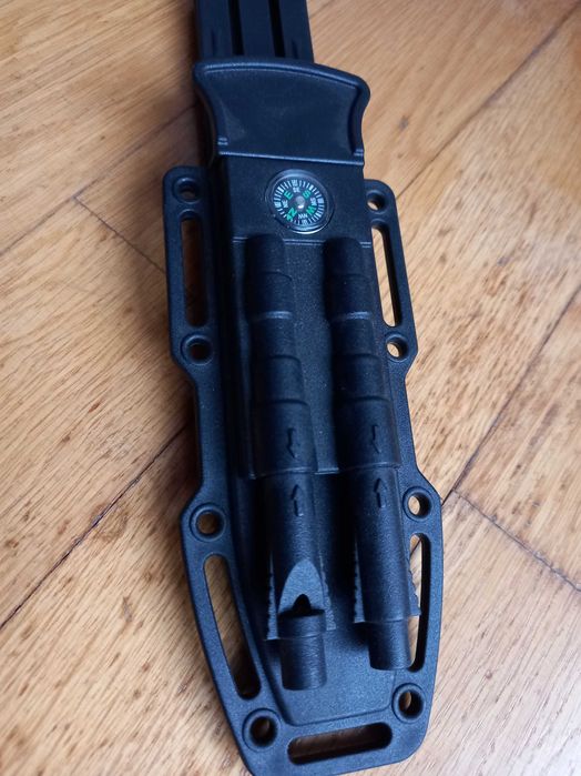 Cutit cu kit de supravietuire