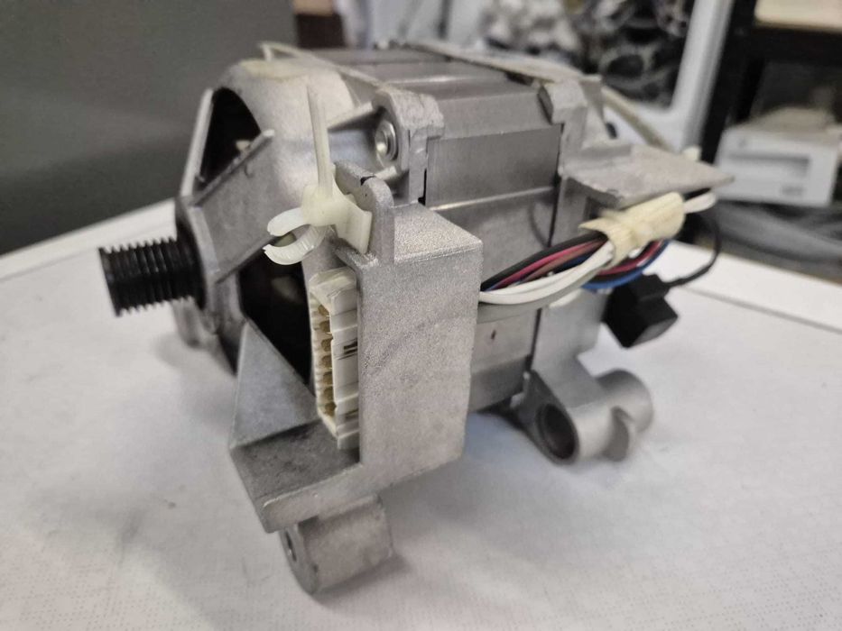 Motor mașina de spalat Whirlpool 7 pini seriile AWOC / R27