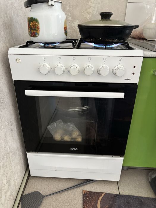 Продам газовую плиту