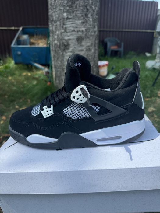 Jordan 4 White Thunder